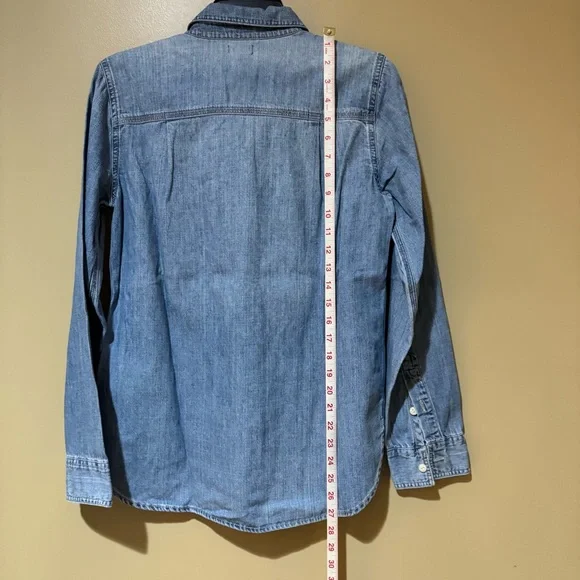 J.Crew Jeans Denim Button-Up Shirt in Light Blue - Picture 5 of 6